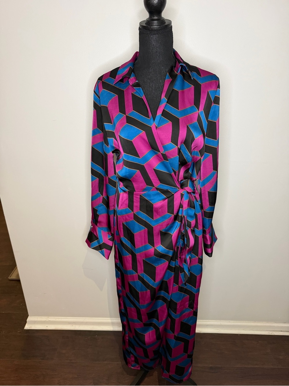 House of Harlow Satin Wrap Long Maxi Dress Geometric Print - Size Medium - Picture 2 of 7